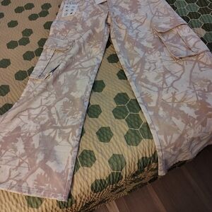 DL1961 Women's Wide Leg Pants in Cream and Tan